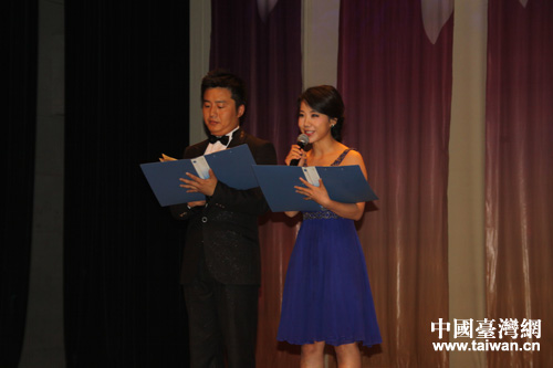 央視音樂(lè)頻道導(dǎo)演謝芳(右—) 央視音樂(lè)頻道導(dǎo)演謝芳(右—)