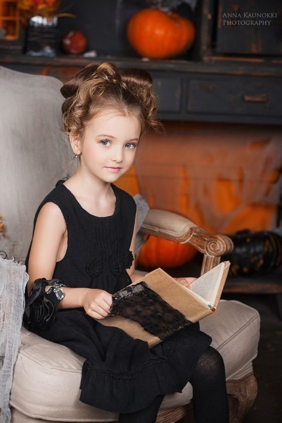 ˊʘӍ _˹}ͯģ(Angelina Kurkina)l(f)һM,ƬСͰ׃,·`䷲g