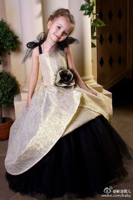 ˊʘӍ _˹}ͯģ(Angelina Kurkina)lһM,ƬСͰ׃,·`䷲g