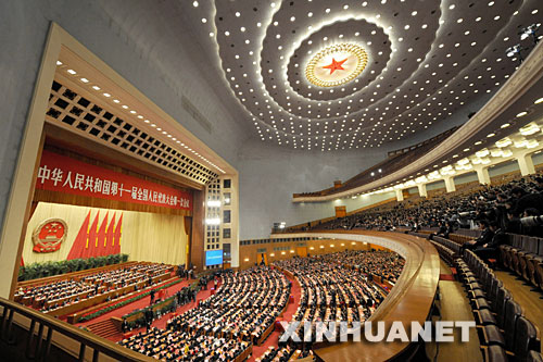 3月16日,十一屆全國人大一次會(huì)議在北京人民大會(huì)堂舉行第六次全體會(huì)議。決定國務(wù)院總理人選;決定中華人民共和國中央軍事委員會(huì)副主席、委員人選;選舉最高人民法院院長;選舉最高人民檢察院檢察長。這是大會(huì)會(huì)場。