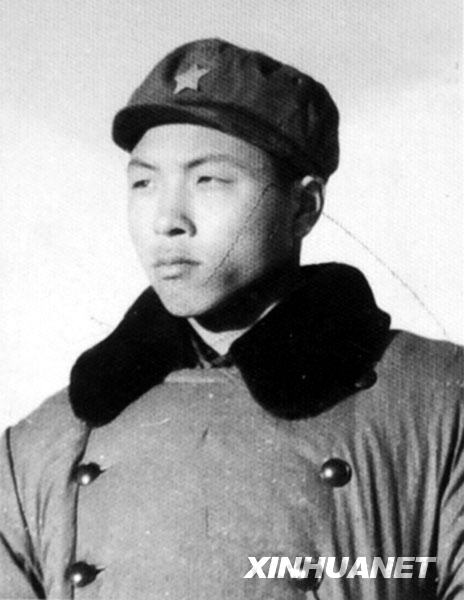 在內(nèi)蒙古生產(chǎn)建設(shè)兵團(tuán)時的周開國(1971年攝)。